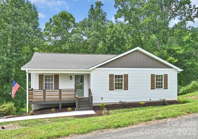Photo 1 of Single family home for sale at 157 Scarlett Ridge Dr, Marshall, NC 28753 | MLS# 4419073 | Listing updated on 2026-09-02
