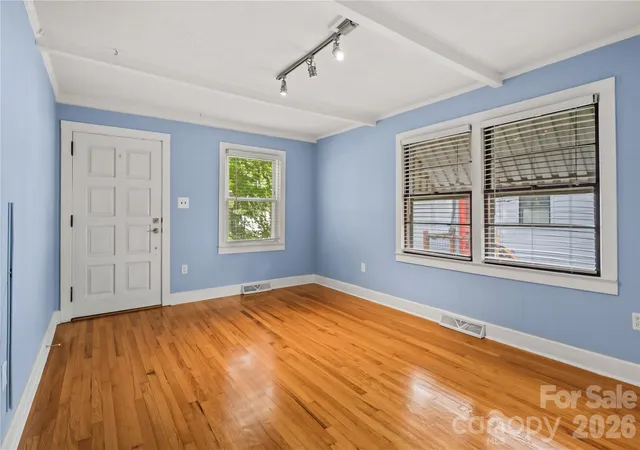 Photo 3 of Single family home for sale at 2 Bostic Pl, Asheville, NC 28803 | MLS# 4419332 | Listing updated on 2026-09-28