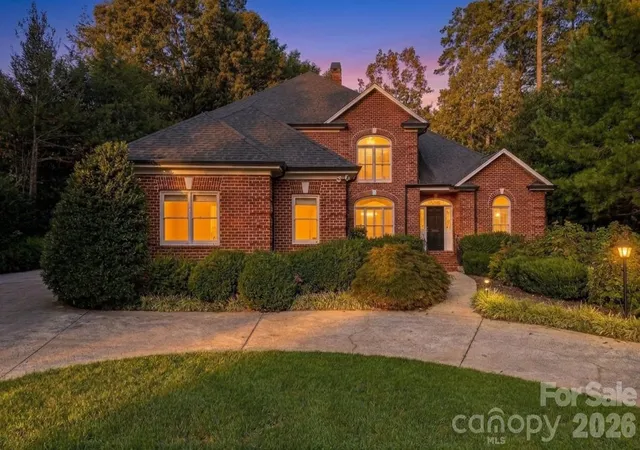 Photo 1 of Single family home for sale at 1515 8th Street Nw, Hickory, NC 28601 | MLS# 4419363 | Listing updated on 2026-09-02