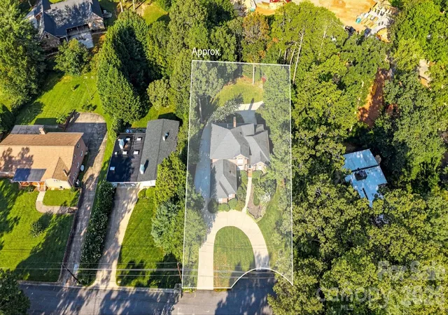 Photo 2 of Single family home for sale at 1515 8th Street Nw, Hickory, NC 28601 | MLS# 4419363 | Listing updated on 2026-09-02