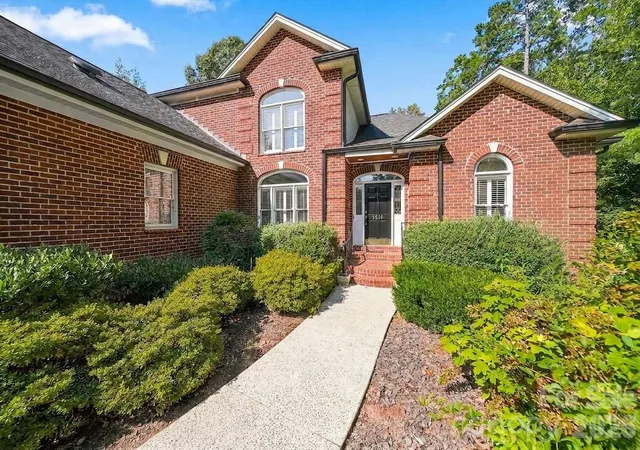 Photo 3 of Single family home for sale at 1515 8th Street NW, Hickory, NC 28601 | MLS# 4419363 | Listing updated on 2026-09-02
