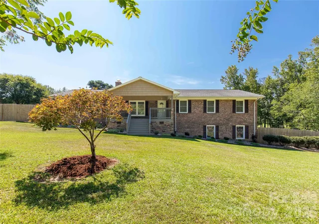 Photo 1 of Single family home for sale at 613 W Doc Garris Rd, Lancaster, SC 29720 | MLS# 4419433 | Listing updated on 2026-09-05