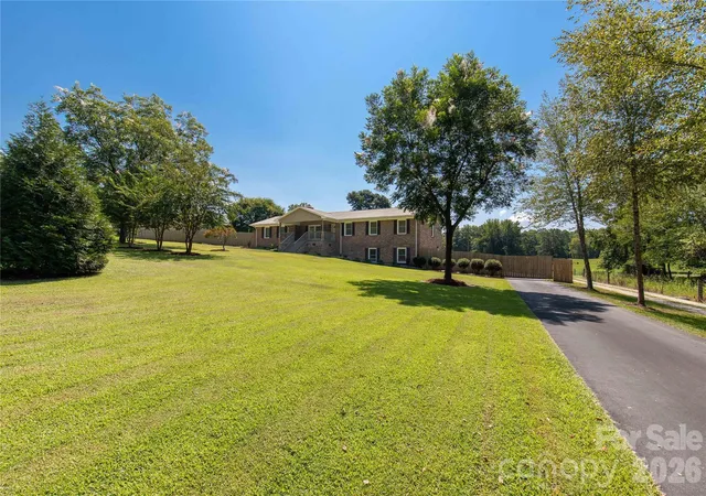 Photo 28 of Single family home for sale at 613 W Doc Garris Rd, Lancaster, SC 29720 | MLS# 4419433 | Listing updated on 2026-09-05