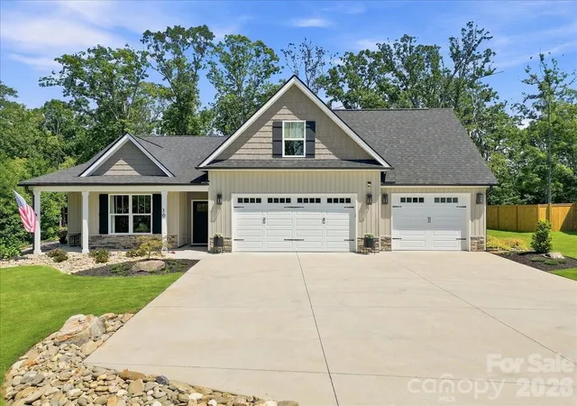 Photo 1 of Single family home for sale at 16 Marion Meadow Ln, Travelers Rest, SC 29690 | MLS# 4419509 | Listing updated on 2026-09-02