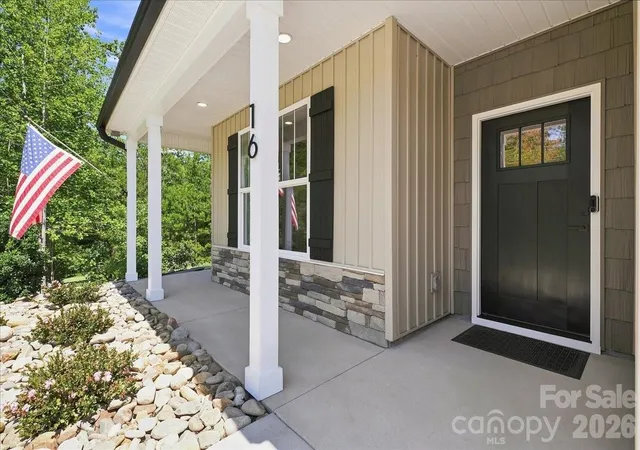 Photo 2 of Single family home for sale at 16 Marion Meadow Ln, Travelers Rest, SC 29690 | MLS# 4419509 | Listing updated on 2026-09-02