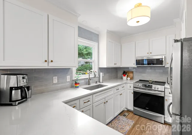 Photo 3 of Sale Pending at 517 Forest Ln, Belmont, NC 28012 | MLS# 4419749 | Listing updated on 2026-09-10