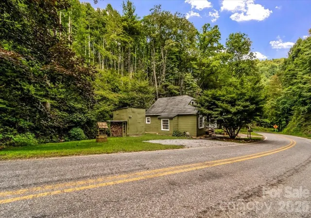Photo 3 of Single family home for sale at 92 Silas Branch Rd, Burnsville, NC 28714 | MLS# 4419913 | Listing updated on 2026-09-04