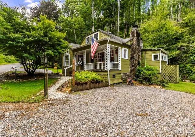 Photo 1 of Single family home for sale at 92 Silas Branch Rd, Burnsville, NC 28714 | MLS# 4419913 | Listing updated on 2026-09-04