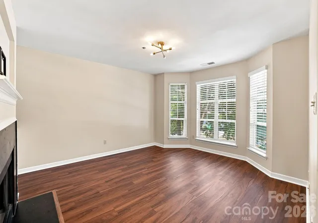 Photo 3 of Condo for sale at 525 Olmsted Park Pl #G, Charlotte, NC 28203 | MLS# 4419927 | Listing updated on 2026-09-30