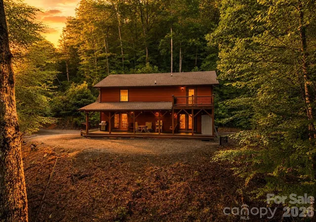 Photo 1 of Single family home for sale at 32 Grand View Ests Dr, Whittier, NC 28789 | MLS# 4419954 | Listing updated on 2026-09-04