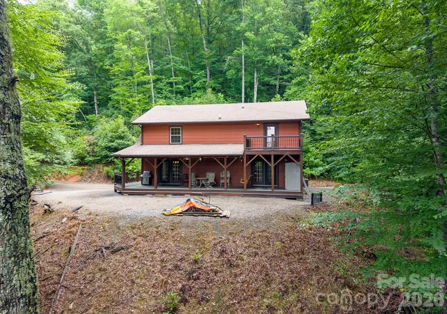 Photo 2 of Single family home for sale at 32 Grand View Ests Dr, Whittier, NC 28789 | MLS# 4419954 | Listing updated on 2026-09-04