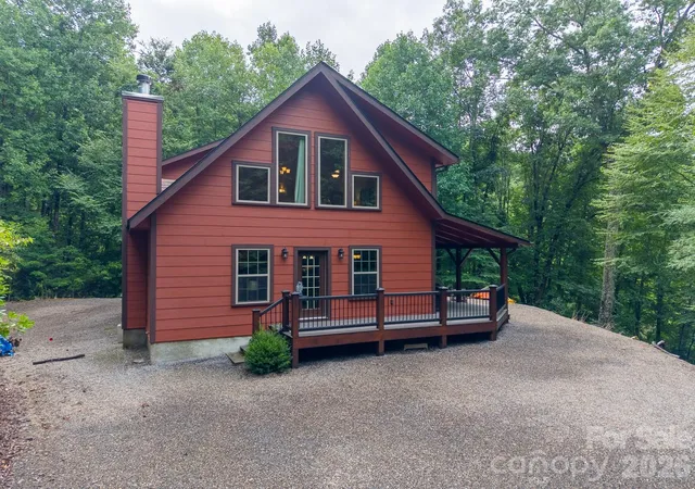 Photo 4 of Single family home for sale at 32 Grand View Ests Dr, Whittier, NC 28789 | MLS# 4419954 | Listing updated on 2026-09-04