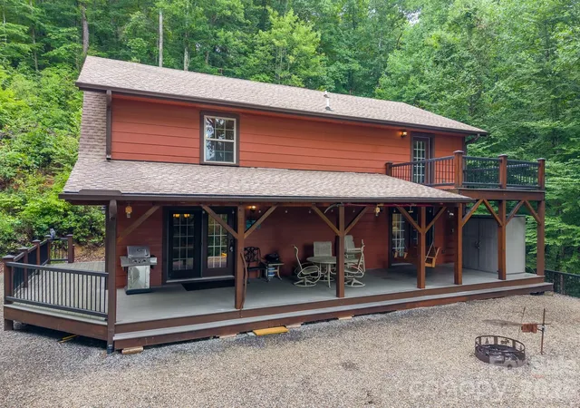 Photo 5 of Single family home for sale at 32 Grand View Ests Dr, Whittier, NC 28789 | MLS# 4419954 | Listing updated on 2026-09-04