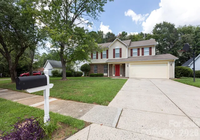 Photo 2 of Single family home for sale at 5401 Groveton Ct, Charlotte, NC 28269 | MLS# 4419964 | Listing updated on 2026-09-04