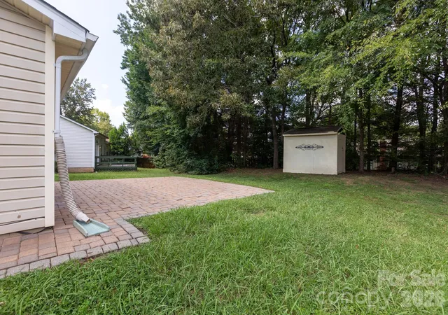 Photo 4 of Single family home for sale at 5401 Groveton Ct, Charlotte, NC 28269 | MLS# 4419964 | Listing updated on 2026-09-04