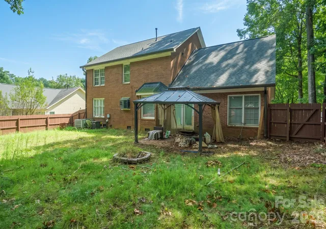 Photo 3 of Single family home for sale at 7801 Bridle Ct, Charlotte, NC 28216 | MLS# 4419999 | Listing updated on 2026-09-23