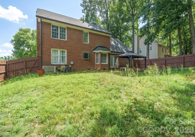 Photo 4 of Single family home for sale at 7801 Bridle Ct, Charlotte, NC 28216 | MLS# 4419999 | Listing updated on 2026-09-23