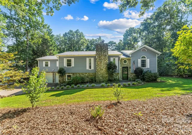 Photo 1 of Single family home for sale at 5468 Valley Run St, Hickory, NC 28601 | MLS# 4420015 | Listing updated on 2026-09-04