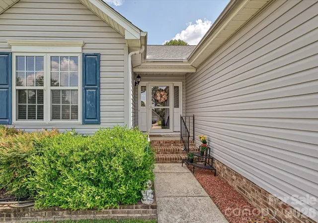 Photo 2 of Single family home for sale at 5759 Heron Point Pl Sw, Concord, NC 28025 | MLS# 4420026 | Listing updated on 2026-09-02