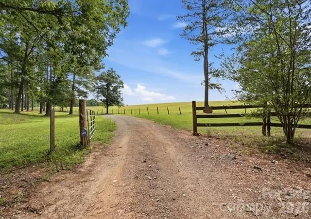 Photo 1 of Single family home for sale at 3545 Ernandez Rd, Richburg, SC 29729 | MLS# 4420040 | Listing updated on 2026-09-02