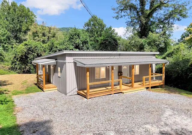 Photo 1 of Single family home for sale at 80 Mcelroy St, Waynesville, NC 28786 | MLS# 4420052 | Listing updated on 2026-09-21