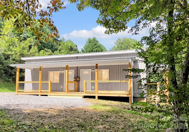 Photo 3 of Single family home for sale at 80 Mcelroy St, Waynesville, NC 28786 | MLS# 4420052 | Listing updated on 2026-09-21