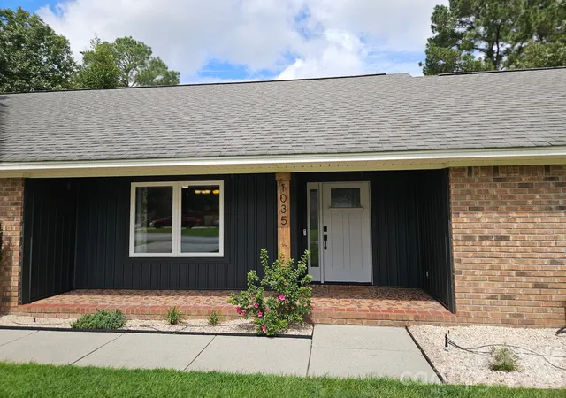 Photo 3 of Single family home for sale at 1035 Waterway Dr, Sumter, SC 29154 | MLS# 4420215 | Listing updated on 2026-09-03