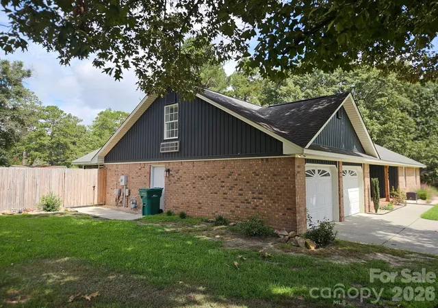 Photo 5 of Single family home for sale at 1035 Waterway Dr, Sumter, SC 29154 | MLS# 4420215 | Listing updated on 2026-09-03