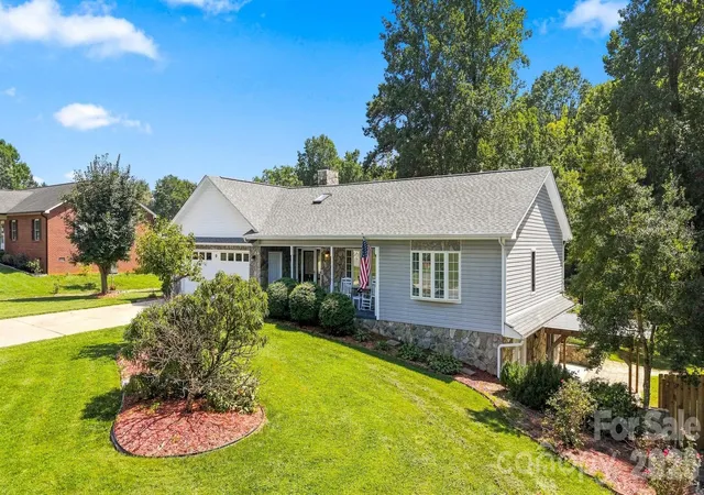 Photo 3 of Single family home for sale at 9 Daniel Cir, Granite Falls, NC 28630 | MLS# 4420218 | Listing updated on 2026-09-04