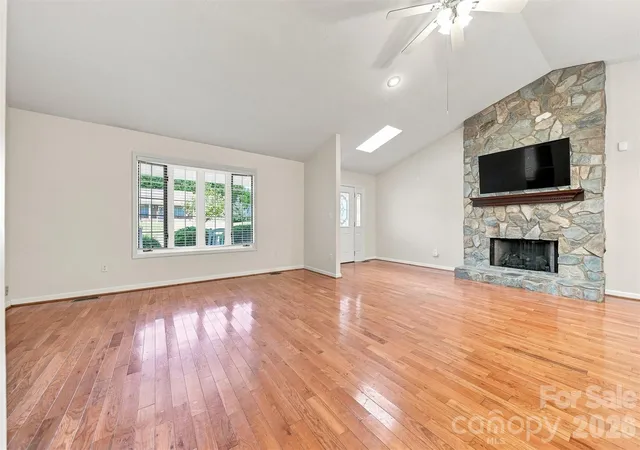 Photo 5 of Single family home for sale at 9 Daniel Cir, Granite Falls, NC 28630 | MLS# 4420218 | Listing updated on 2026-09-04