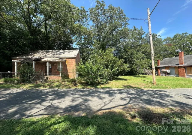 Photo 1 of Single family home for sale at 806 Gordon St, Monroe, NC 28112 | MLS# 4420248 | Listing updated on 2026-09-02