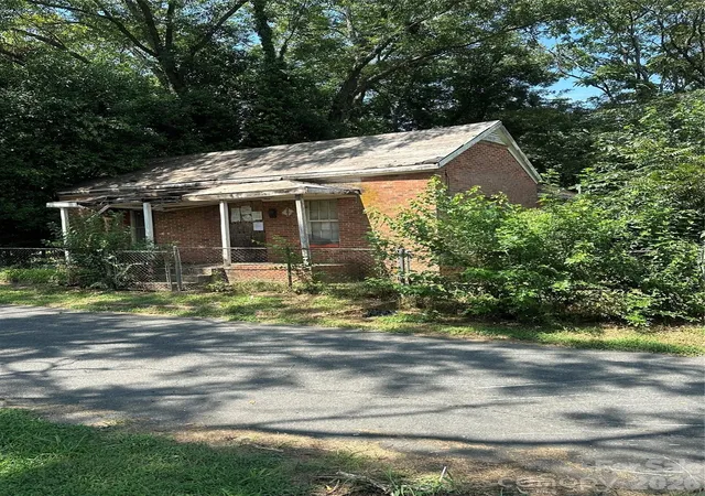 Photo 2 of Single family home for sale at 806 Gordon St, Monroe, NC 28112 | MLS# 4420248 | Listing updated on 2026-09-02