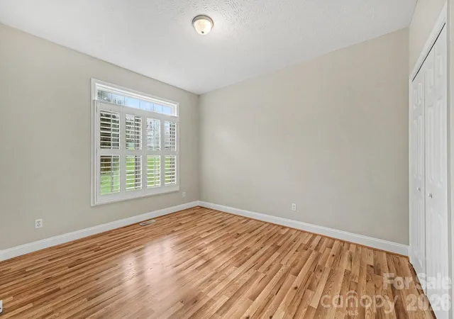 Photo 2 of Single family home for sale at 1703 Running Deer Dr Nw, Conover, NC 28613 | MLS# 4420273 | Listing updated on 2026-09-02