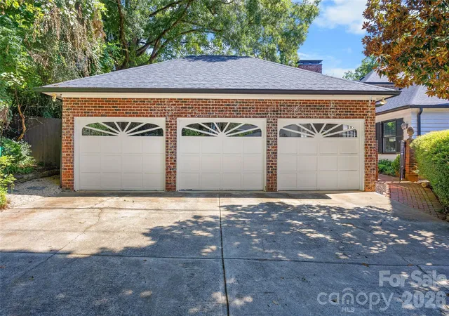 Photo 40 of Sale Pending at 1838 S Wendover Rd, Charlotte, NC 28211 | MLS# 4420286 | Listing updated on 2026-09-05