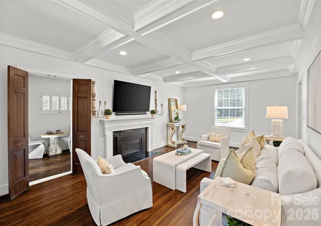 Photo 4 of Sale Pending at 1838 S Wendover Rd, Charlotte, NC 28211 | MLS# 4420286 | Listing updated on 2026-09-05