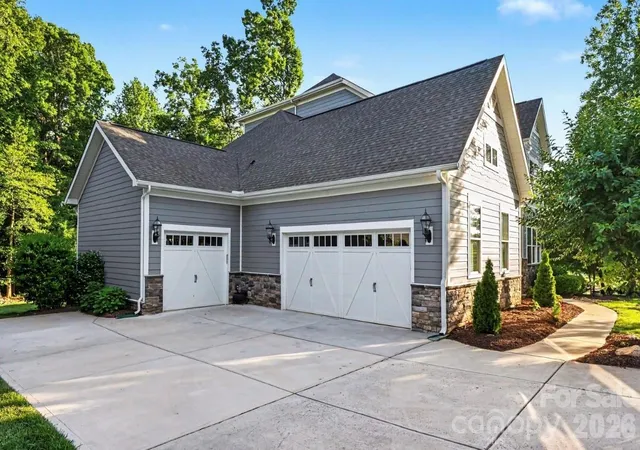 Photo 2 of Single family home for sale at 113 Cross Current Ln, Belmont, NC 28012 | MLS# 4420342 | Listing updated on 2026-09-06