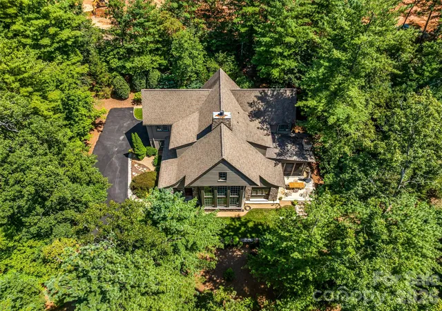 Photo 2 of Single family home for sale at 85 Chauncey Cir, Asheville, NC 28803 | MLS# 4420374 | Listing updated on 2026-10-07