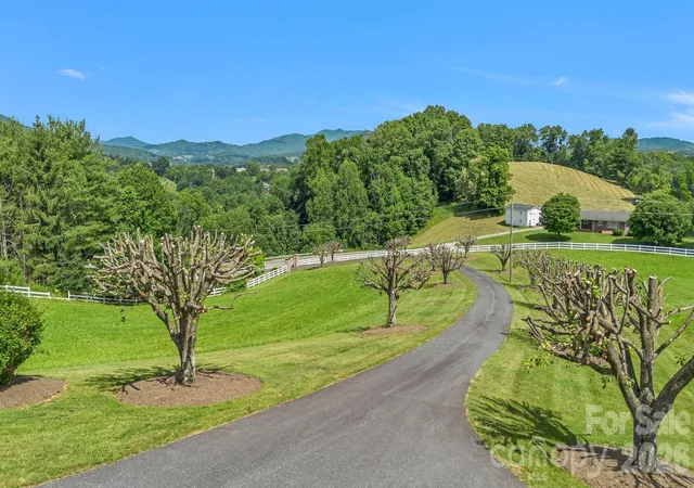 Photo 3 of Single family home for sale at 450 Highway 88 E, Jefferson, NC 28640 | MLS# 4420382 | Listing updated on 2026-09-04