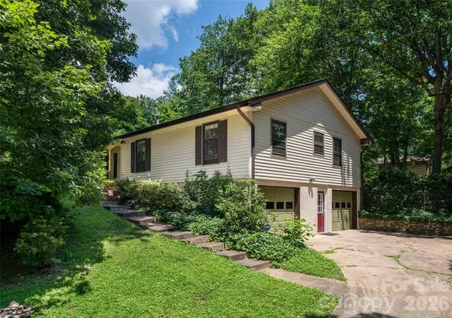 Photo 1 of Single family home for sale at 14 Forest Ridge Dr, Arden, NC 28704 | MLS# 4420399 | Listing updated on 2026-09-02