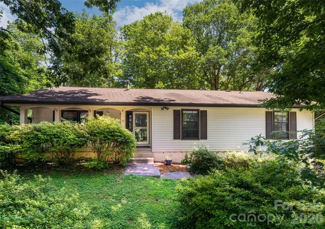Photo 2 of Single family home for sale at 14 Forest Ridge Dr, Arden, NC 28704 | MLS# 4420399 | Listing updated on 2026-09-02