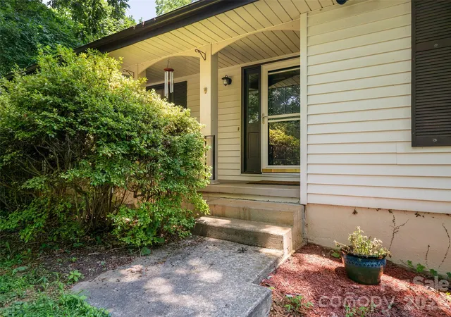 Photo 3 of Single family home for sale at 14 Forest Ridge Dr, Arden, NC 28704 | MLS# 4420399 | Listing updated on 2026-09-02