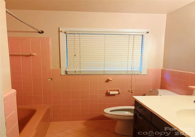 Photo 11 of Single family home for sale at 332 Fannie Cir, Charlotte, NC 28205 | MLS# 4420419 | Listing updated on 2026-09-04