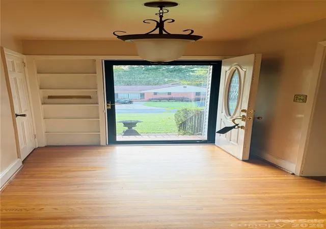 Photo 2 of Single family home for sale at 332 Fannie Cir, Charlotte, NC 28205 | MLS# 4420419 | Listing updated on 2026-09-04