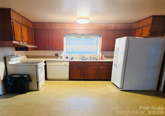 Photo 4 of Single family home for sale at 332 Fannie Cir, Charlotte, NC 28205 | MLS# 4420419 | Listing updated on 2026-10-31