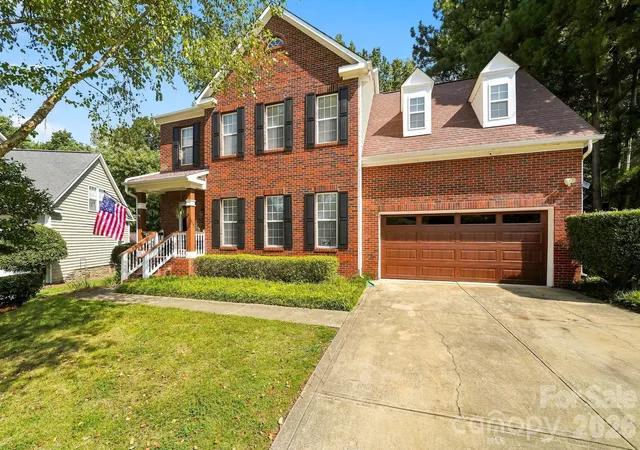 Photo 2 of Single family home for sale at 104 Oak Grv Ct, Fort Mill, SC 29715 | MLS# 4420444 | Listing updated on 2026-09-05
