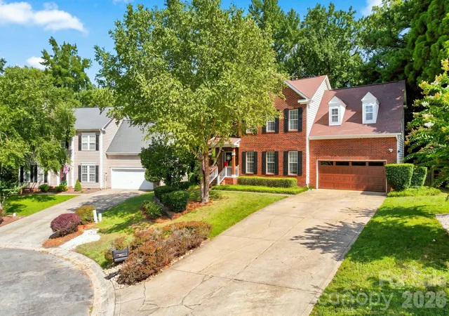 Photo 3 of Single family home for sale at 104 Oak Grv Ct, Fort Mill, SC 29715 | MLS# 4420444 | Listing updated on 2026-09-05