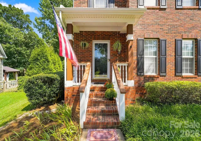 Photo 4 of Single family home for sale at 104 Oak Grv Ct, Fort Mill, SC 29715 | MLS# 4420444 | Listing updated on 2026-09-05