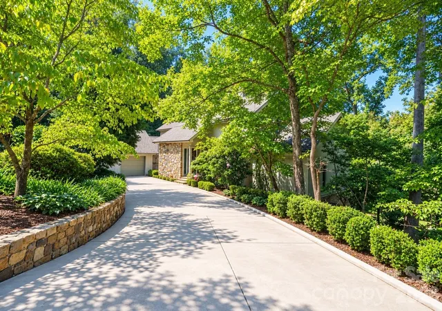 Photo 3 of Single family home for sale at 955 19th Avenue NW, Hickory, NC 28601 | MLS# 4420460 | Listing updated on 2026-09-08