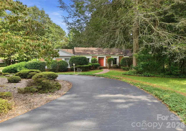 Photo 3 of Single family home for sale at 12 Legendary Rd, Hendersonville, NC 28739 | MLS# 4420469 | Listing updated on 2026-09-21