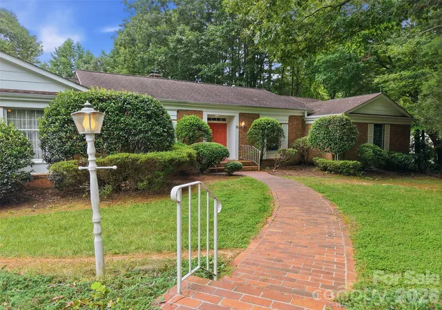 Photo 1 of Single family home for sale at 12 Legendary Rd, Hendersonville, NC 28739 | MLS# 4420469 | Listing updated on 2026-09-21